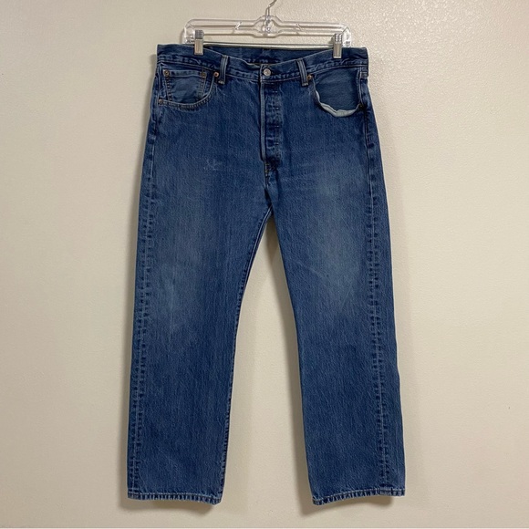 Levi’s Jeans Men’s Size 36 Medium Wash Classic 501 button fly straight leg Jeans - Picture 1 of 15